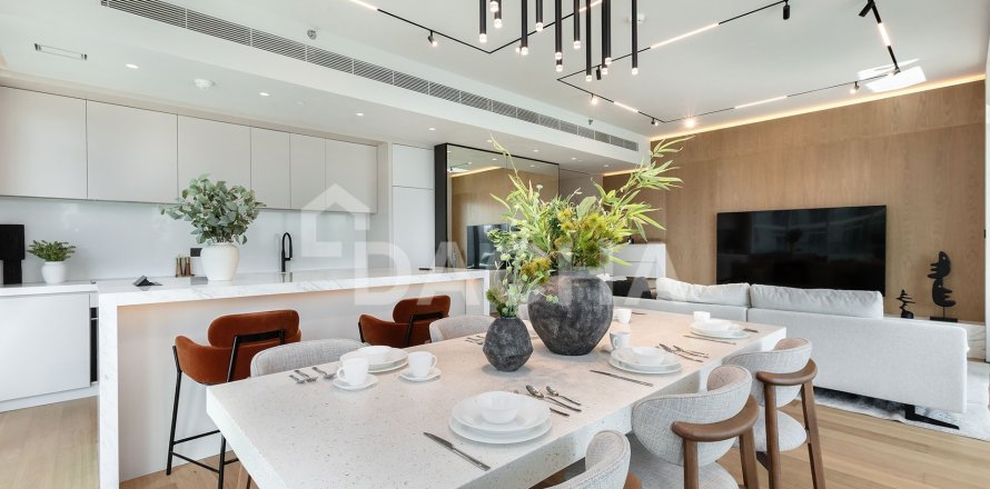 Apartamento en EMAAR Beachfront, Dubai Harbour, Dubai, 3 dormitorios, 195 m², № 104736