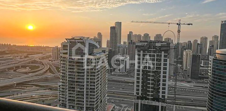 Apartamento en Jumeirah Lake Towers, Dubai, 1 dormitorio, 70 m², № 104740