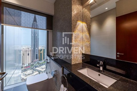 Duplex in Central Park Tower, DIFC, Dubai 2 bedrooms, 165 sq.m. № 136353 - photo 12