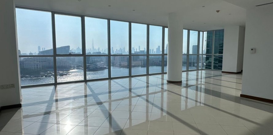 Appartement à Dubai, 4 chambres, 384.2 m², № 70421