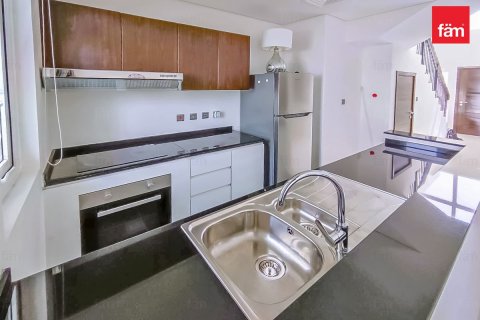 Снять в аренду таунхаус в Дубае: 4 спальни, 174.8м², № 70423 - фото 17