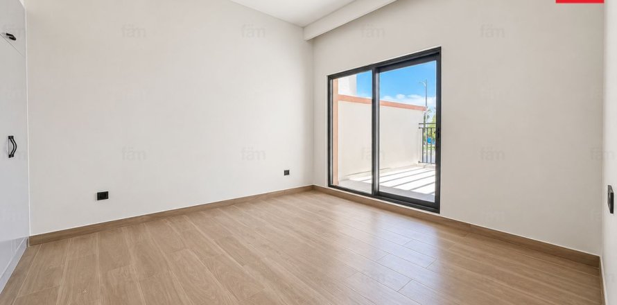 Townhouse in Dubai 4 bedrooms, 144 sq.m. № 114547