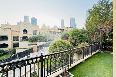 Снять в аренду квартиру в Old Town, Дубай: 2 спальни, 179м², № 90782 - фото 9