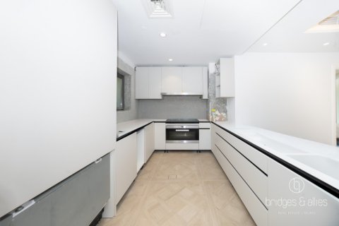 Снять в аренду квартиру в Old Town, Дубай: 2 спальни, 179м², № 90782 - фото 5