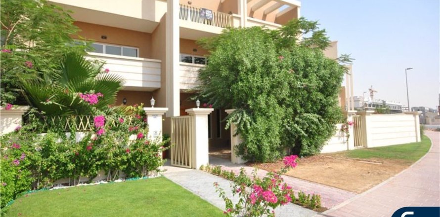 Таунхаус в Джумейра Вилладж Серкл, Дубай, 4 спальни, 365м², № 98376