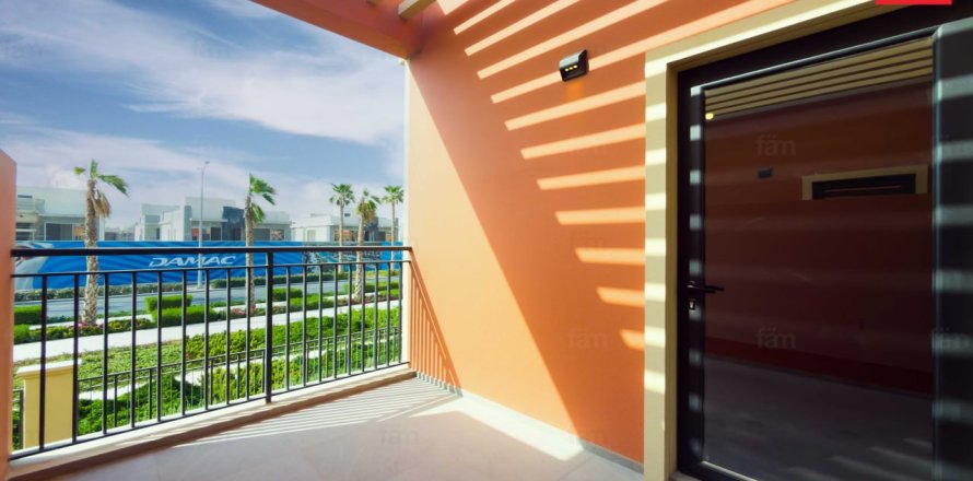 Townhouse in Dubai 5 bedrooms, 219.7 sq.m. № 137927