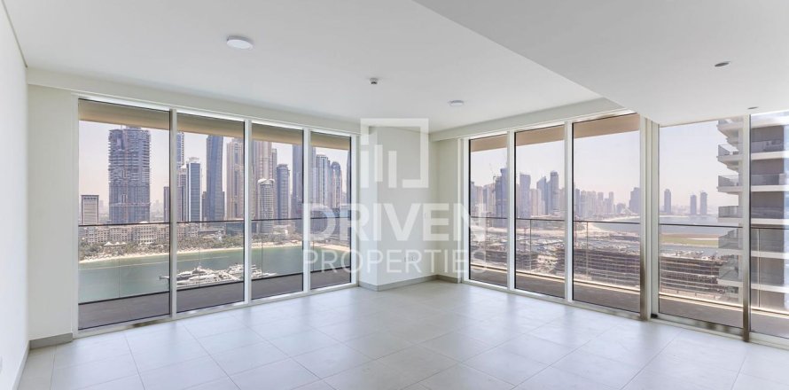 Apartment in EMAAR Beachfront, Dubai Harbour, Dubai 3 bedrooms, 190.73 sq.m. № 128499