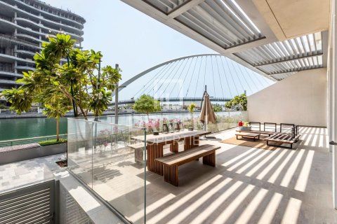 Appartement à Al Wasl, Dubai, 3 chambres, 236.9 m², № 127378