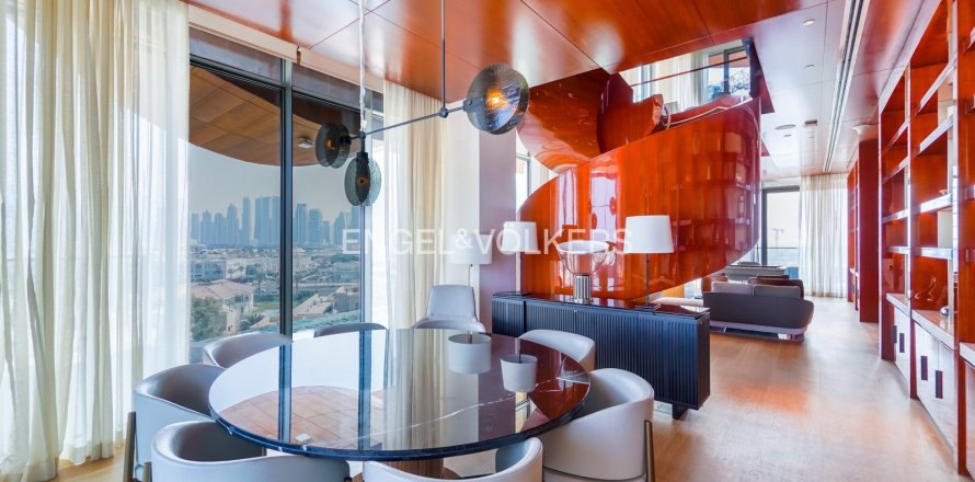 Ático en Jumeirah, Dubai, 6 dormitorios, 1405 m², № 97020