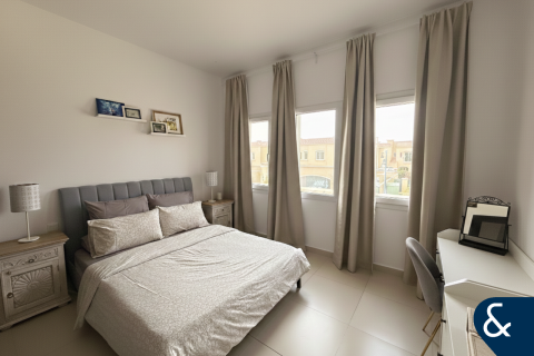 Купить виллу в Dubai Land, Дубай: 2 спальни, 176м², № 91206 - фото 4