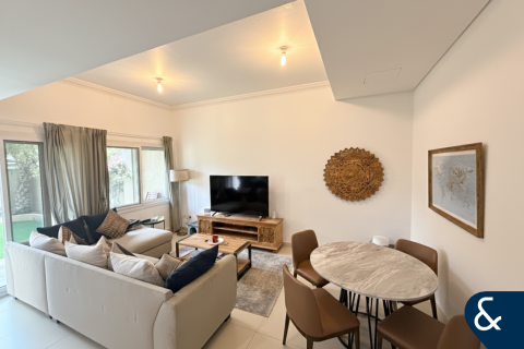 Купить виллу в Dubai Land, Дубай: 2 спальни, 176м², № 91206 - фото 3