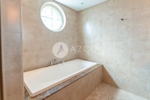 Villa in Legacy, Jumeirah Park, Dubai 3 bedrooms, 676 sq.m. № 38502 - photo 1