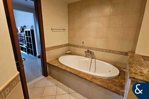 Apartment in Palm Jumeirah, Dubai 2 bedrooms, 167 sq.m. № 99207 - photo 14