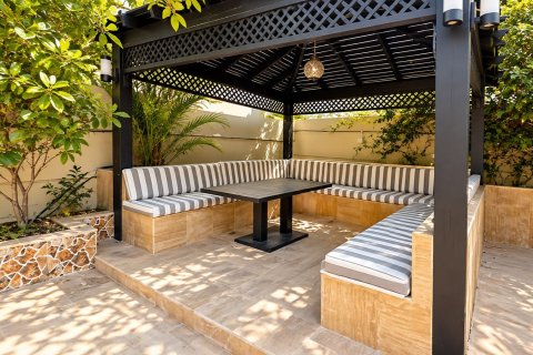 Villa in Jumeirah Park, Dubai 5 bedrooms, 471 sq.m. № 142150 - photo 19