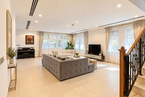 Villa in Jumeirah Park, Dubai 5 bedrooms, 471 sq.m. № 142150 - photo 3