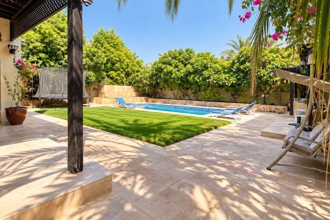 Villa in Jumeirah Park, Dubai 5 bedrooms, 471 sq.m. № 142150 - photo 16