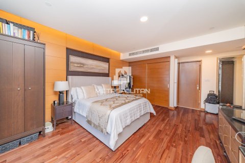 Apartment in Downtown Dubai (Downtown Burj Dubai), Dubai 3 bedrooms, 184 sq.m. № 74015 - photo 14