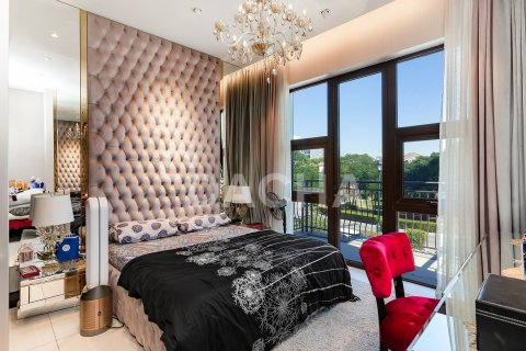 Villa en Jumeirah Golf Estates, Dubai, 5 dormitorios, 557 m², № 114825 - foto 18