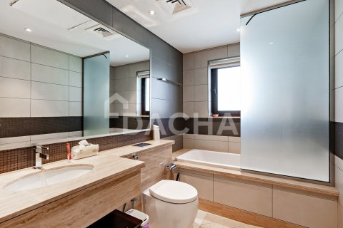 Villa en Jumeirah Golf Estates, Dubai, 5 dormitorios, 557 m², № 114825 - foto 19