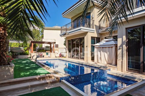 Villa en Jumeirah Golf Estates, Dubai, 5 dormitorios, 557 m², № 114825 - foto 21