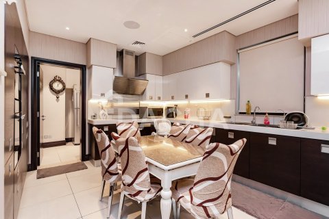 Villa en Jumeirah Golf Estates, Dubai, 5 dormitorios, 557 m², № 114825 - foto 15