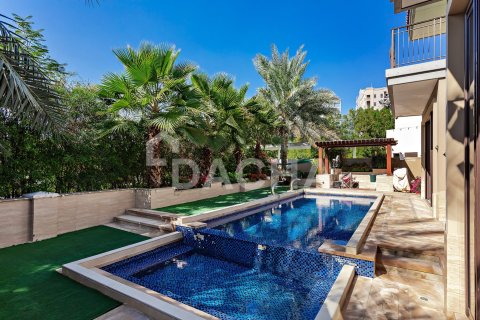 Villa en Jumeirah Golf Estates, Dubai, 5 dormitorios, 557 m², № 114825 - foto 4
