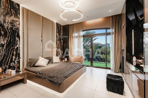 Villa en Jumeirah Golf Estates, Dubai, 5 dormitorios, 557 m², № 114825 - foto 25