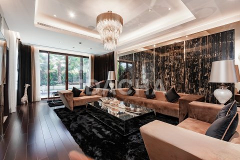 Villa en Jumeirah Golf Estates, Dubai, 5 dormitorios, 557 m², № 114825 - foto 7