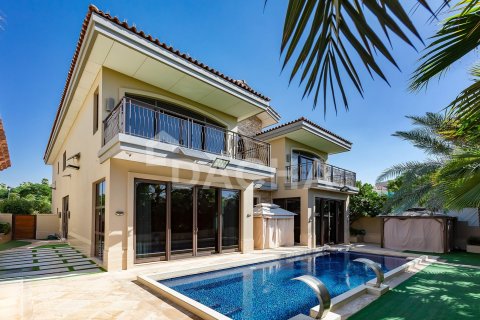 Villa en Jumeirah Golf Estates, Dubai, 5 dormitorios, 557 m², № 114825