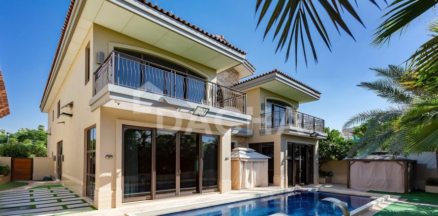 Villa en Jumeirah Golf Estates, Dubai, 5 dormitorios, 557 m², № 114825